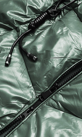 Zielony stylowy błyszczący pikowany bezrękawnik damski z kapturem