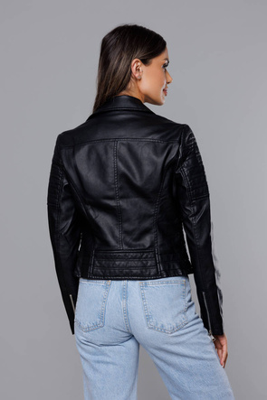 Czarna ekoskóra kurtka ramoneska zapinana na skos z klapami i ozdobnymi przeszyciami