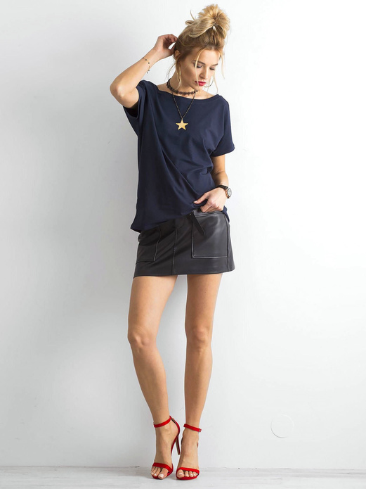 Ciemnozielona gładka bluzka, top basic, t-shirt z dekoltem V z tyłu