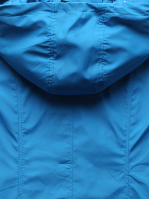 Niebieska damska przejściowa kurtka z kapturem łańcuszek netmoda