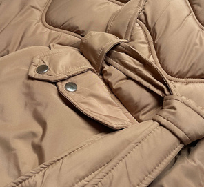 Beżowa fenomenalna damska kurtka pikowana płaszcz z kapturem