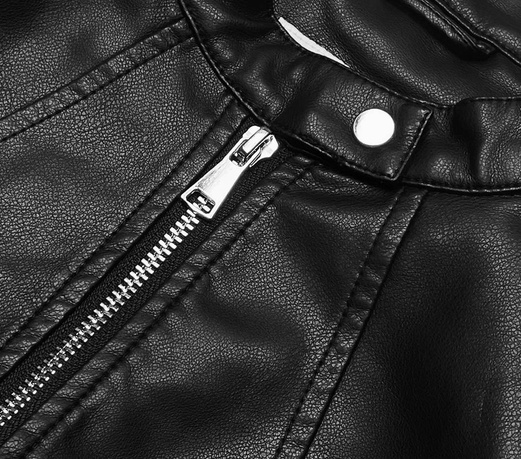 Czarna kurtka ekoskóra ramoneska ze stójką zapinana na suwak