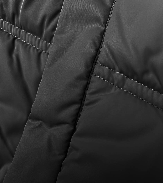 Czarna trapezowa kurteczka zimowa z kapturem szachownica