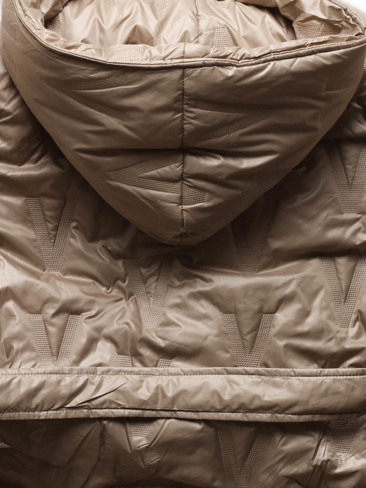 Beżowy pikowany płaszcz zapinany na zatrzaski z paskiem