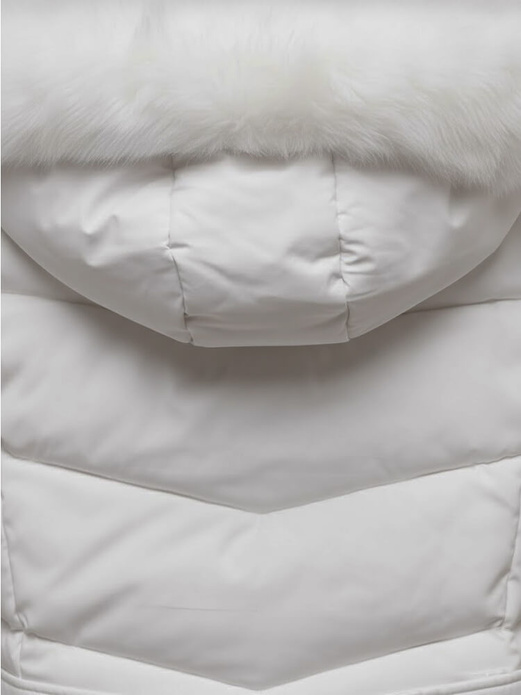 Biała ciepła zimowa pikowana kurtka z futrzanym kapturem