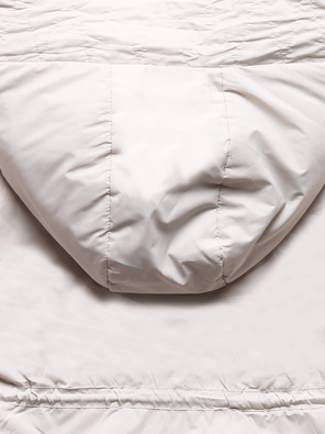 Jasnobeżowa damska przejściowa kurtka parka ściągana w tali