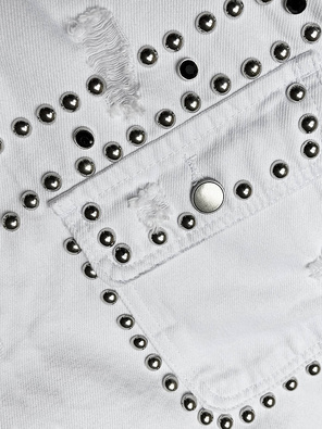 Biała jeansowa kurtka narzutka z dżetami