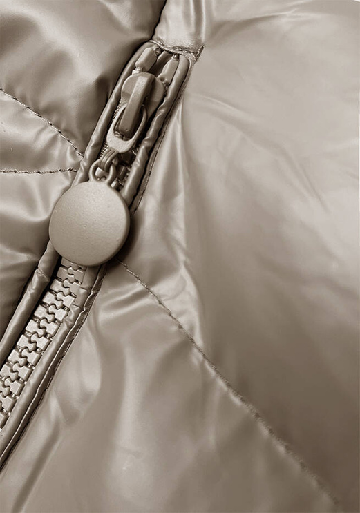 Beżowa kurtka zimowa pikowana z kapturem