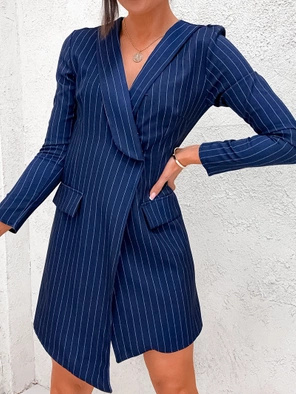 Granatowa długa elegancka marynarka sukienka w prążki 