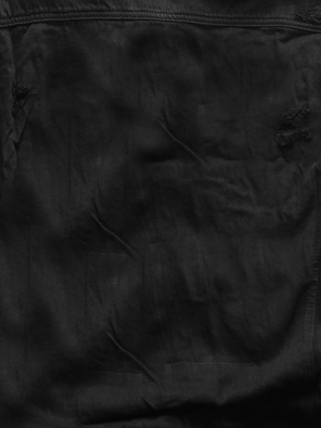 Czarna jeansowa kurtka narzutka z dżetami