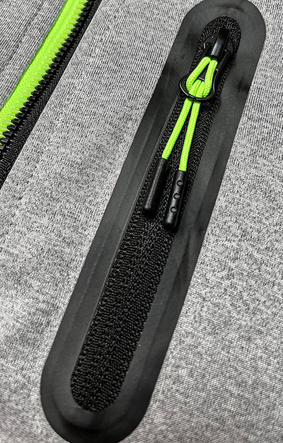 Granatowa pikowana kurtka z łączonych materiałów z kapturem i wstawkami