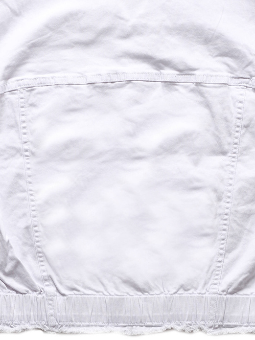 Biała krótka damska kurtka jeansowa na guziki ze ściągaczem