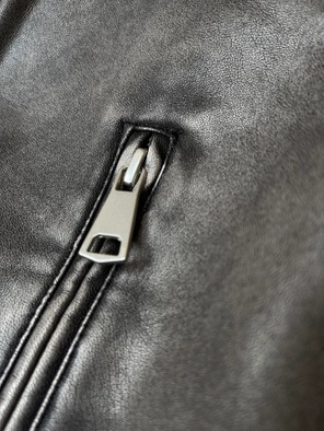 Czarna kapitalna skórzana bomberka