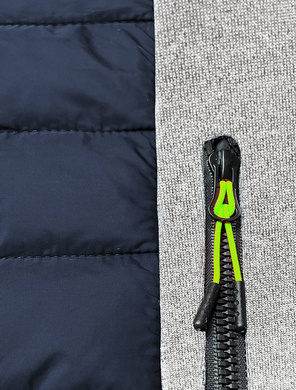 Granatowa sportowa pikowana kurtka z łączonych materiałów z kapturem