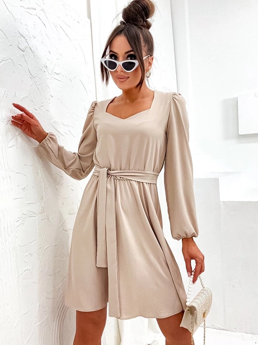 Beżowa rozkloszowana zwiewna sukienka z paskiem