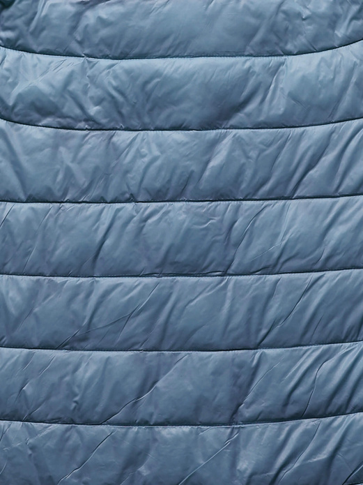 Niebieska trapezowa pikowana wiosenna kurtka na zatrzaski