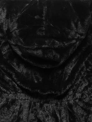 Czarna damska futrzana zimowa kurtka z kapturem