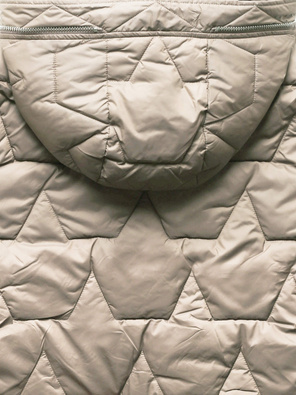 Beżowa pikowana damska kurtka genialnymi ściągaczami