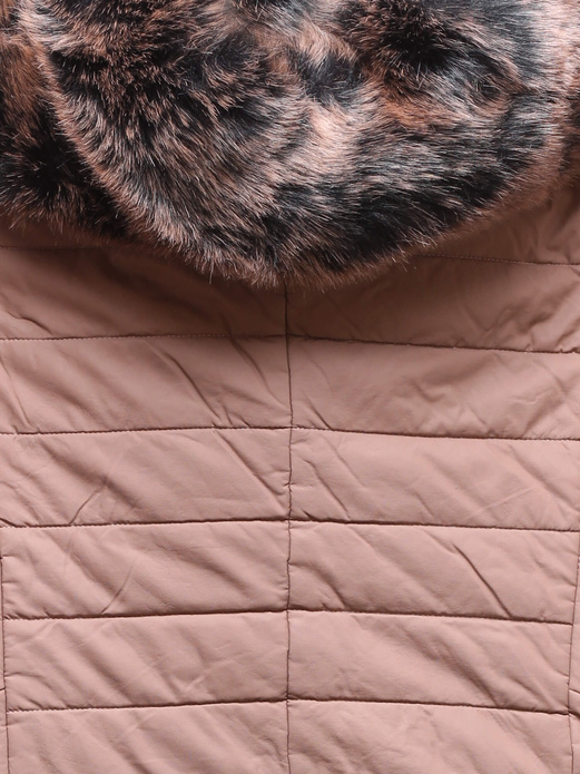 Pudrowy fantastyczny skórzany płaszcz z futrem