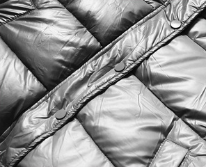 Srebrna krótka damska pikowana kurtka zimowa