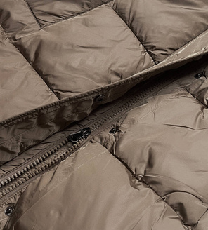 Beżowa zimowa kurtka płaszczyk pikowana