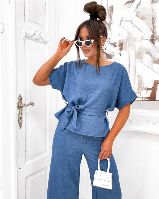 Niebieski fantastyczny dwuczęsciowy damski komplet damski bluzka i spodnie