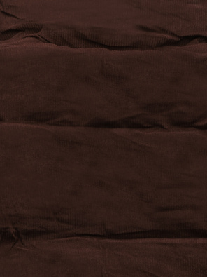 Brązowa sztruksowa krótka pikowana zimowa kurtka z kołnierzem na futerku zapinana na suwak