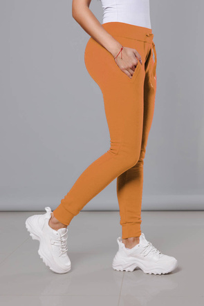 Musztardowe damskie dresowe spodnie casualowe z kieszeniami i ściągaczem