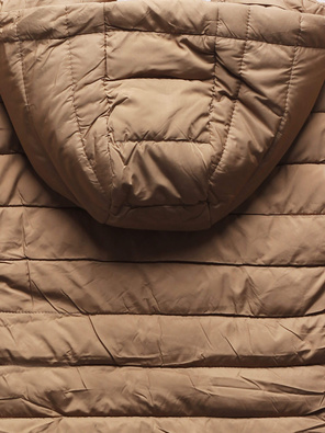 Beżowa pikowana kurtka na z kapturem