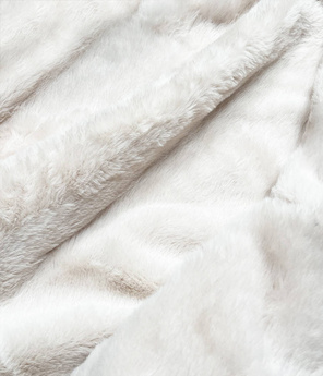 Czarno ecru jeansowa kurteczka na ciepłym futrze