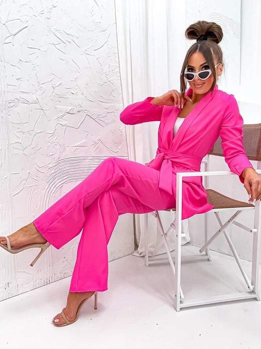 Fuksjowy elegancki komplet oversizowa marynarka i luźne spodnie