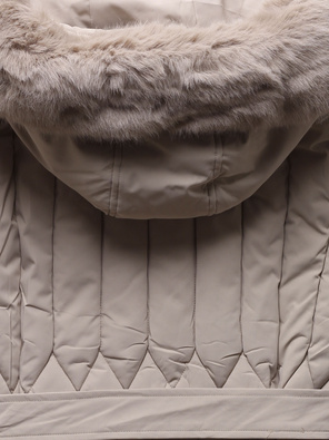 Jasnobeżowa rewelacyjnie pikowana zimowa damska kurtka z kapturem