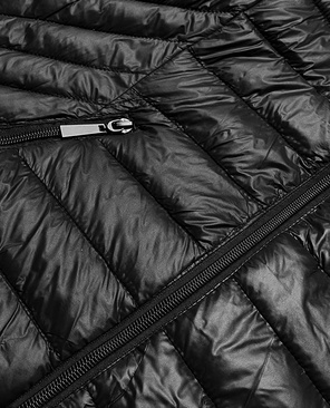 Czarna modna przejściowa pikowana kurtka z kapturem