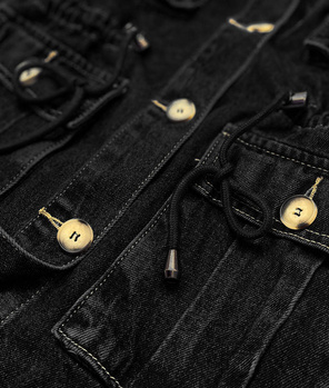 DAMSKA KURTKA JEANSOWA Z KIESZENIAMI CZARNA (350-4)