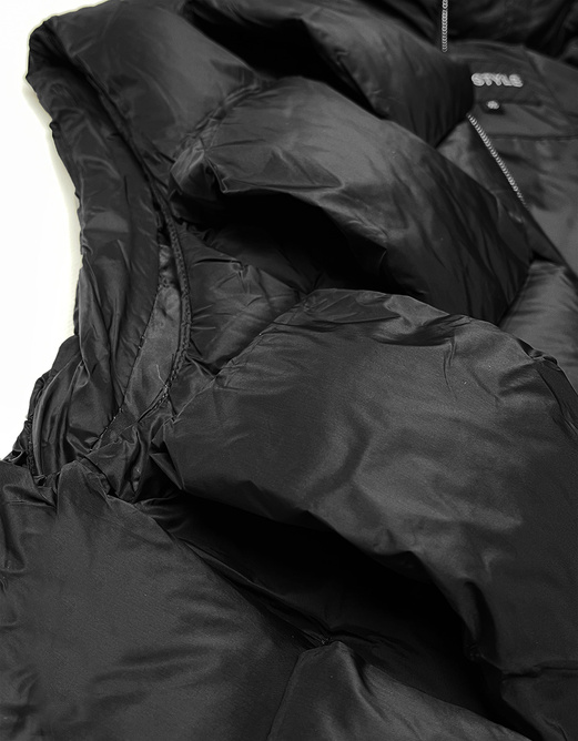 Czarna oversizowa genialnie pikowana kamizelka z kapturem