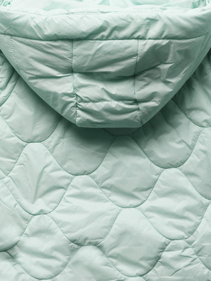 Miętowa ciekawie pikowana lekka przejściowa kurtka z kapturem