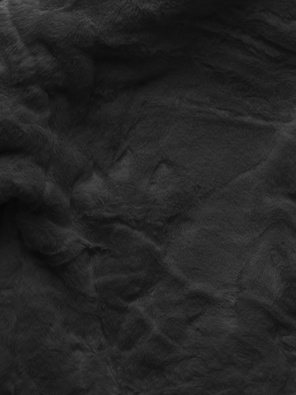 Czarna kurtka futerko damskie z kołnierzem 