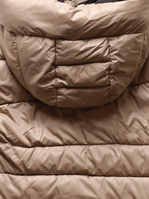 Beżowa zimowa genialna pikowana kurtka z kapturem i kołnierzem