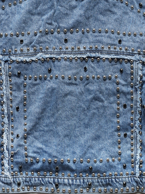 Jeansowa czaderska damska kurtka z dżetami 