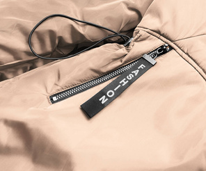 Beżowo biała przejściowa kurtka parka z kapturem