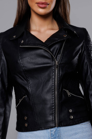 Czarna ekoskóra kurtka ramoneska zapinana na skos z klapami i ozdobnymi przeszyciami