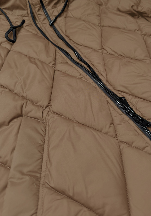 Beżowa długa pikowana w karo ciepła zimowa kurtka damska z kapturem