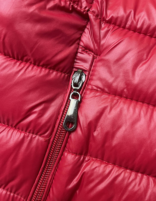 Czerwony lekki pikowany dopasowany bezrękawnik kamizelka z kapturem