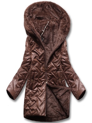 Brązowa pikowana kurtka damska z futerkiem i kapturem