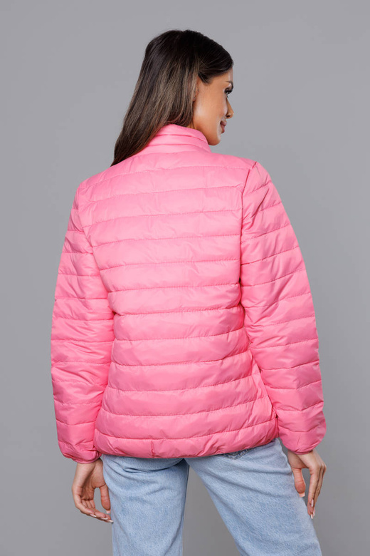 Różowa urocza kurtka pikowana ze stójką