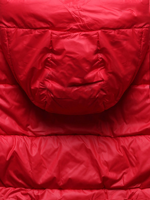 Czerwona zimowa pikowana kurtka z kapturem i kołnierzem