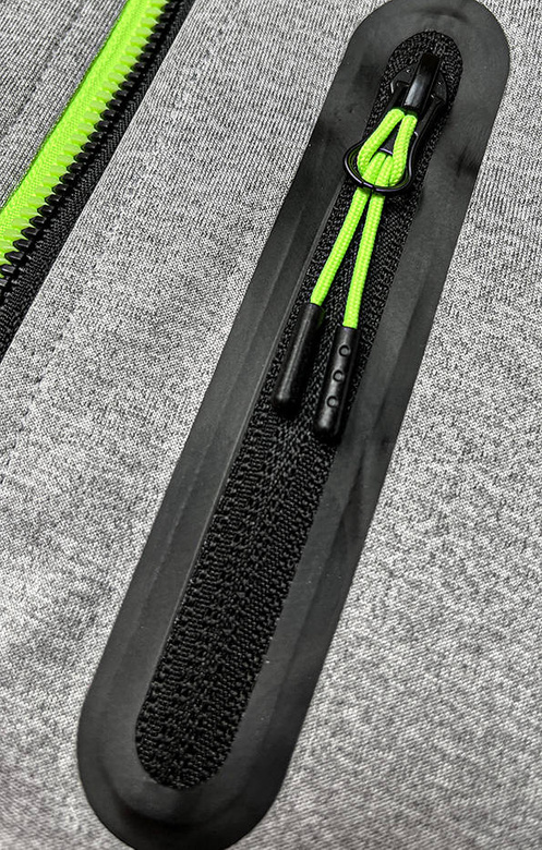 Granatowa pikowana kurtka z łączonych materiałów z kapturem i wstawkami