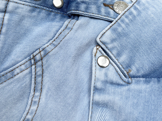 DOPASOWANY KOMBINEZON JEANSOWY JASNONIEBIESKI (POP5983)