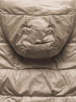 Kakaowa zimowa pikowana kurtka z kapturem i kołnierzem