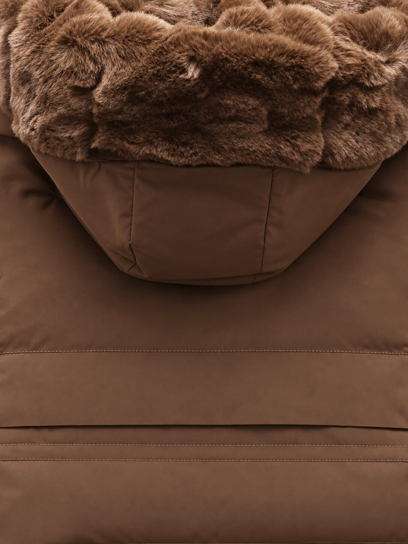 Damska kurtka parka zimowa z kapturem czekoladowa netmoda